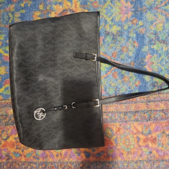 Michael kors tote - Picture 1 of 3